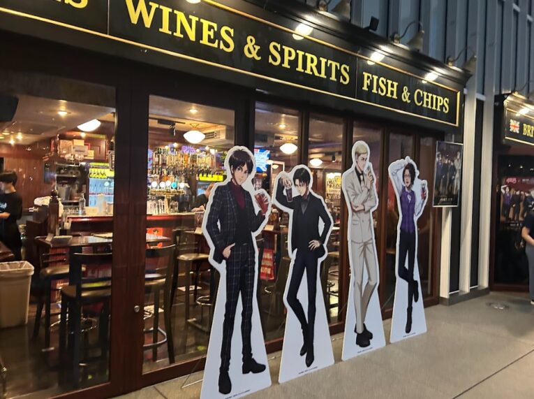 hub外観に等身大パネル