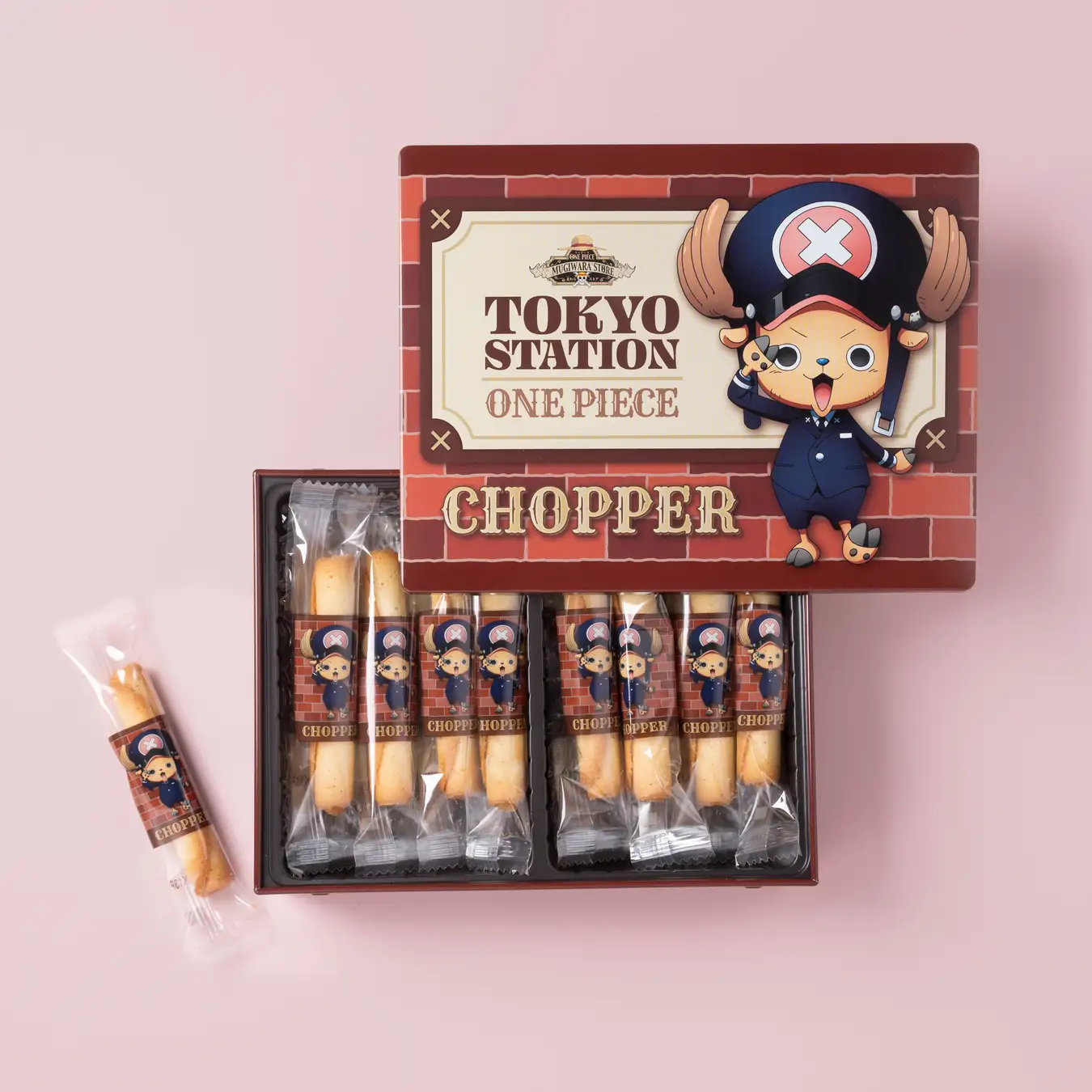 「ONE PIECE 麦わらストア 東京駅店」限定!「駅員チョッパー」がデザインされた「ONE PIECE 麦わらストア×ヨックモック プティ シガール缶」が本日より発売!
